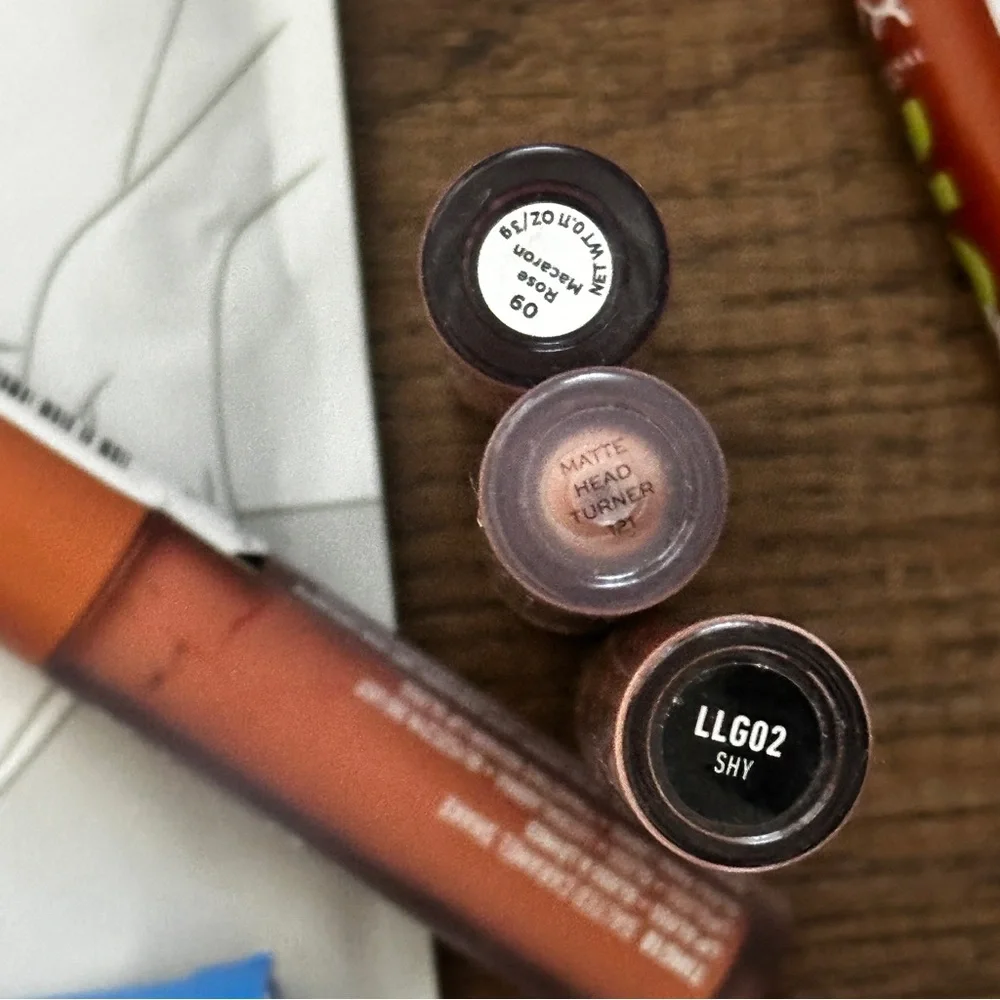 Beauty bag Lot of NYX lip glosses and more